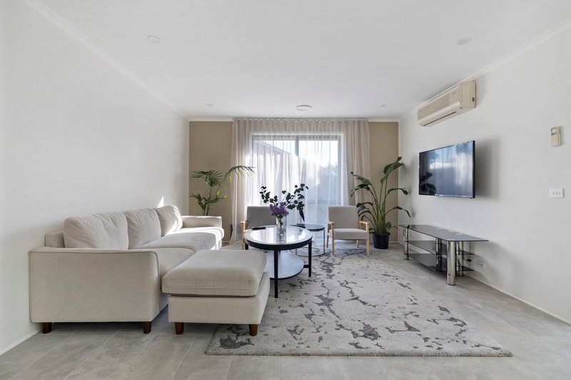 Photo - 17 Broome Crescent, Cranbourne North VIC 3977 - Image 12