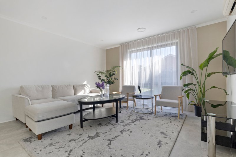 Photo - 17 Broome Crescent, Cranbourne North VIC 3977 - Image 13
