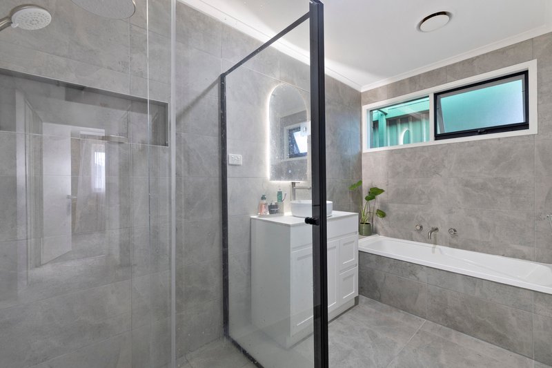 Photo - 17 Broome Crescent, Cranbourne North VIC 3977 - Image 17