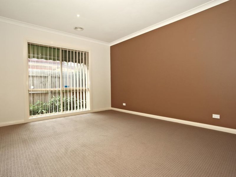 Photo - 17 Bruce Street, Cranbourne VIC 3977 - Image 4