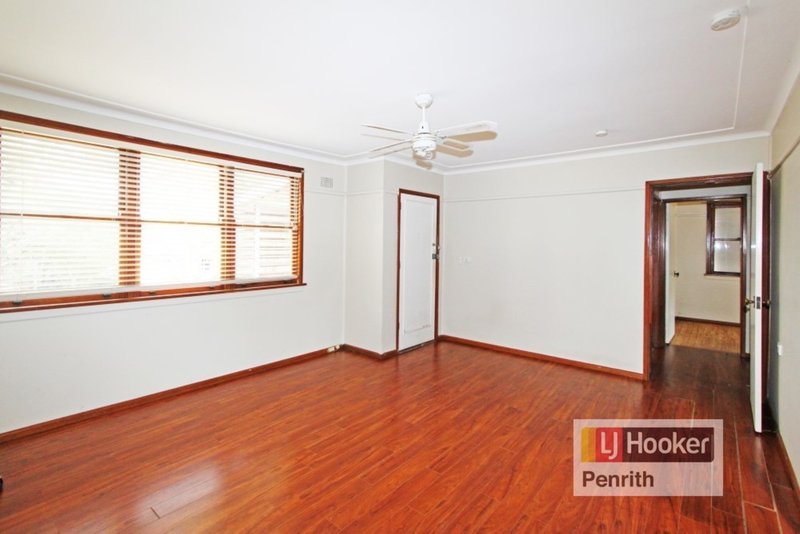 Photo - 17 Butler Crescent, South Penrith NSW 2750 - Image 3