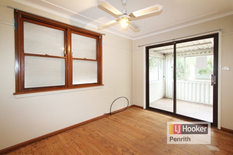 Photo - 17 Butler Crescent, South Penrith NSW 2750 - Image 5