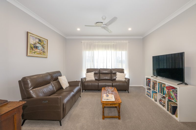 Photo - 17 Caballo Way, Winya QLD 4515 - Image 10