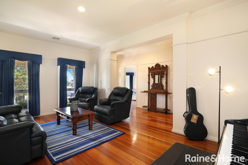 Photo - 17 Cambridge Crescent, Roxburgh Park VIC 3064 - Image 2