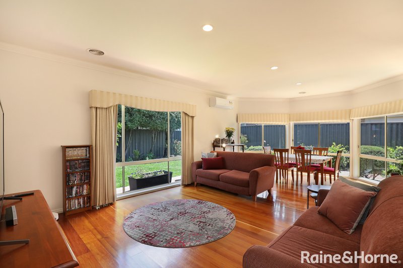 Photo - 17 Cambridge Crescent, Roxburgh Park VIC 3064 - Image 3