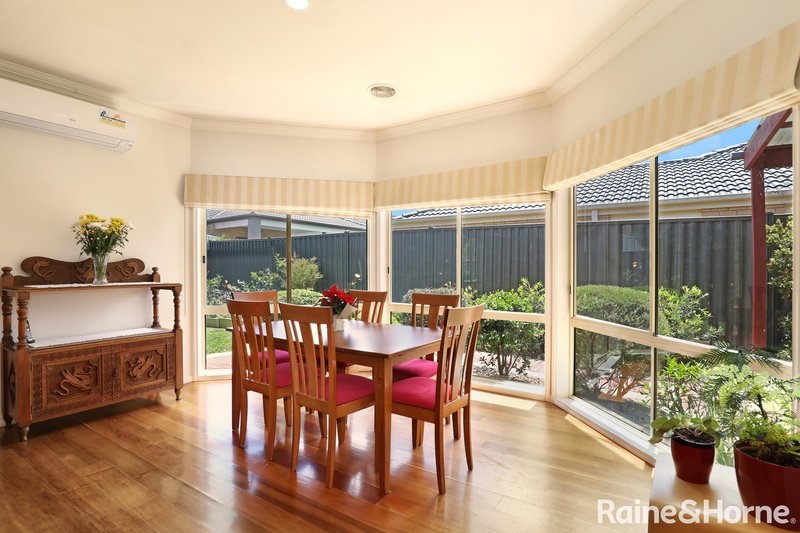 Photo - 17 Cambridge Crescent, Roxburgh Park VIC 3064 - Image 7