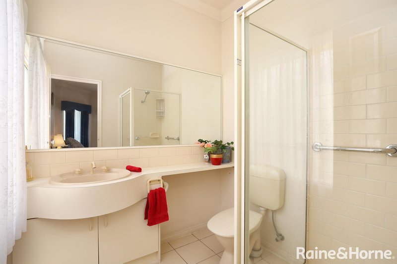 Photo - 17 Cambridge Crescent, Roxburgh Park VIC 3064 - Image 9