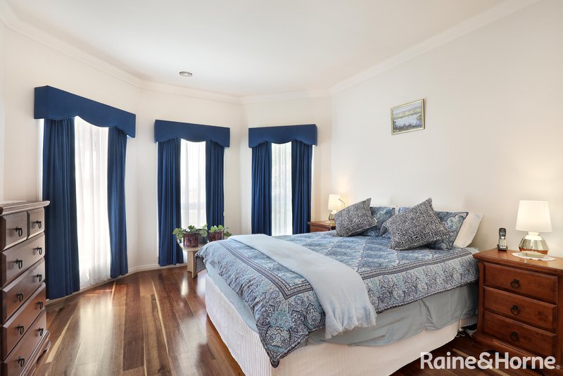 Photo - 17 Cambridge Crescent, Roxburgh Park VIC 3064 - Image 11