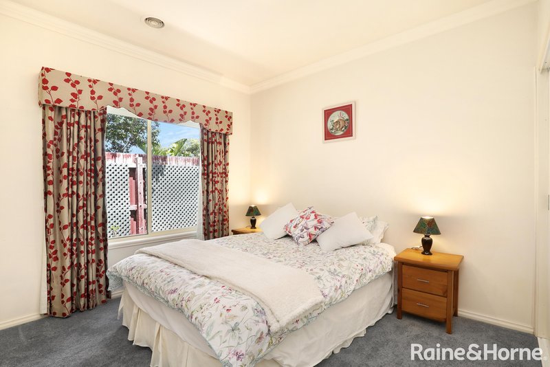 Photo - 17 Cambridge Crescent, Roxburgh Park VIC 3064 - Image 13