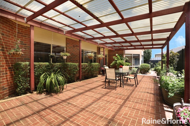 Photo - 17 Cambridge Crescent, Roxburgh Park VIC 3064 - Image 14