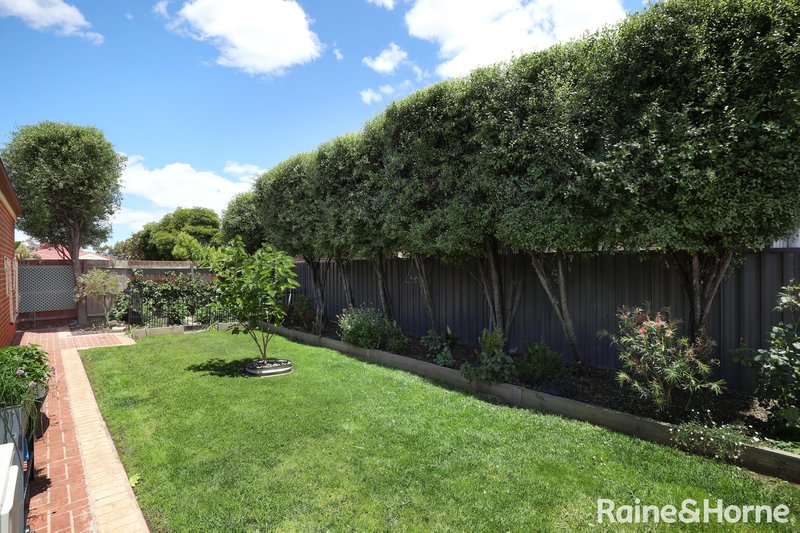 Photo - 17 Cambridge Crescent, Roxburgh Park VIC 3064 - Image 15