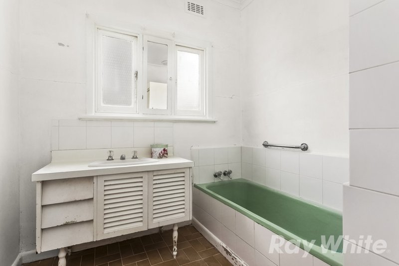 Photo - 17 Cameron Road, Box Hill North VIC 3129 - Image 7