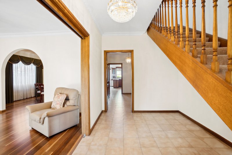 Photo - 17 Candlewood Street, Bossley Park NSW 2176 - Image 2