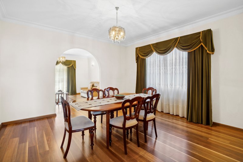 Photo - 17 Candlewood Street, Bossley Park NSW 2176 - Image 4