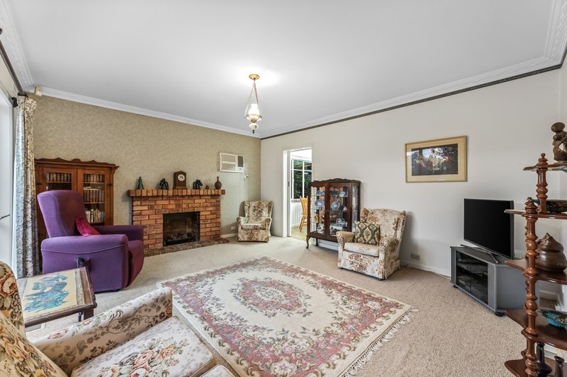 Photo - 17 Canora Street, Blackburn South VIC 3130 - Image 3