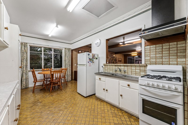 Photo - 17 Canora Street, Blackburn South VIC 3130 - Image 4