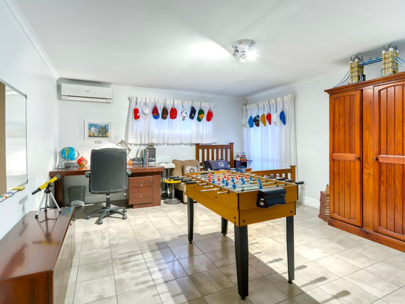 Photo - 17 Canterbury Place, The Gap QLD 4061 - Image 14