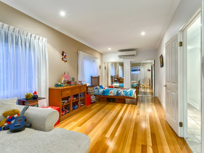 Photo - 17 Canterbury Place, The Gap QLD 4061 - Image 17