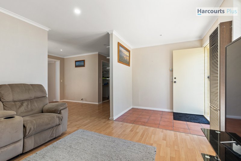 Photo - 17 Caprice Street, Hallett Cove SA 5158 - Image 2