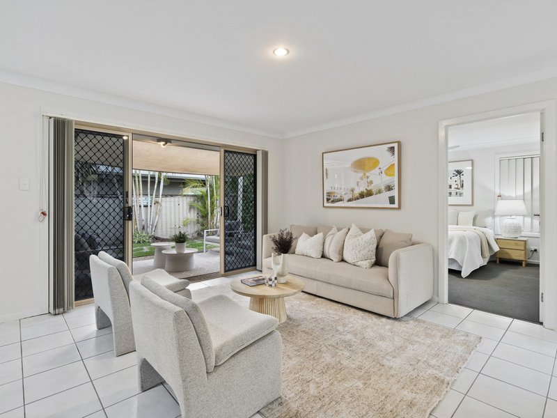 Photo - 17 Carmarthen Circuit, Pacific Pines QLD 4211 - Image 3