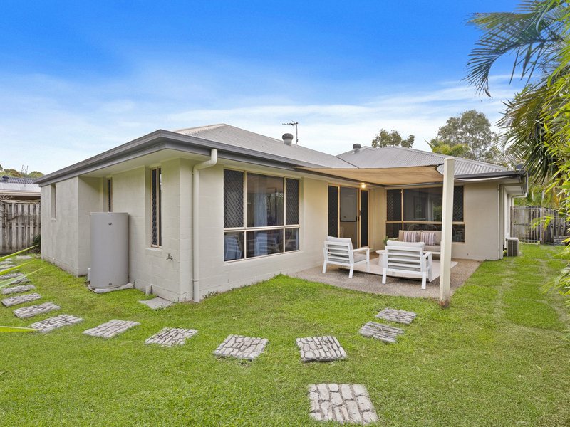 Photo - 17 Carmarthen Circuit, Pacific Pines QLD 4211 - Image 9