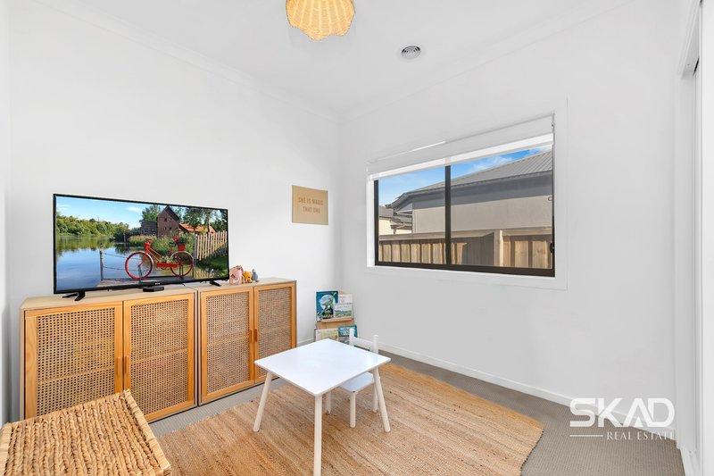 Photo - 17 Caseys Way, Donnybrook VIC 3064 - Image 8