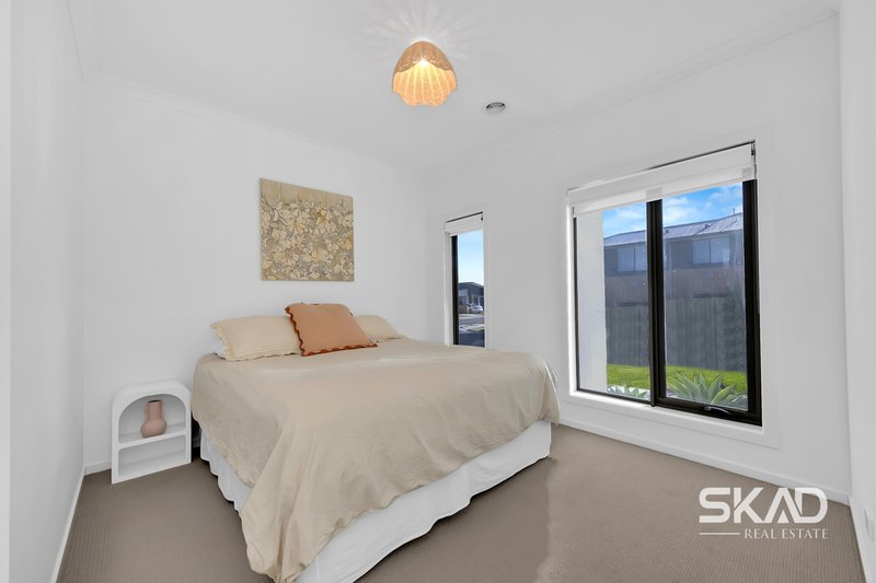 Photo - 17 Caseys Way, Donnybrook VIC 3064 - Image 12