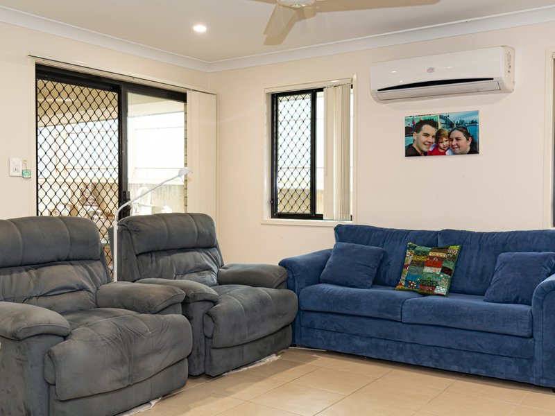 Photo - 17 Chandon Court, Hillcrest QLD 4118 - Image 4