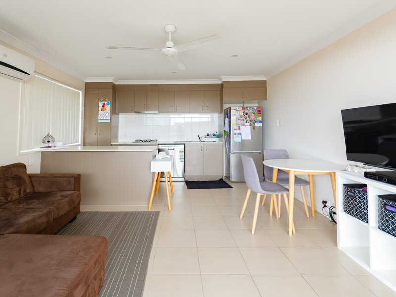 Photo - 17 Chandon Court, Hillcrest QLD 4118 - Image 13