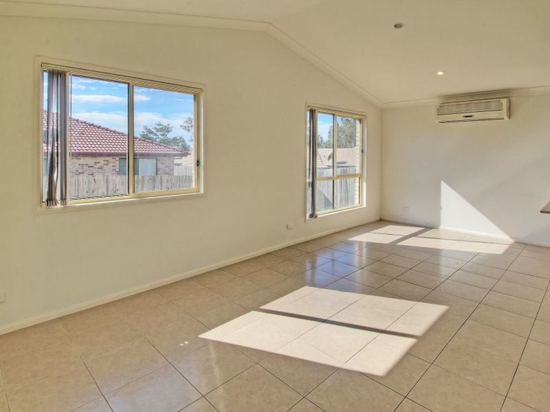 Photo - 17 Charlton Place, Regents Park QLD 4118 - Image 6