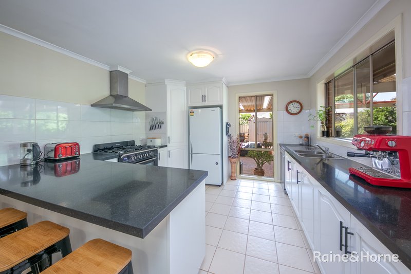 Photo - 17 Cherry Blossom Close, Craigieburn VIC 3064 - Image 6