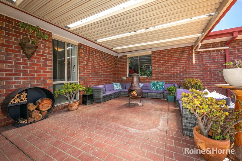 Photo - 17 Cherry Blossom Close, Craigieburn VIC 3064 - Image 11