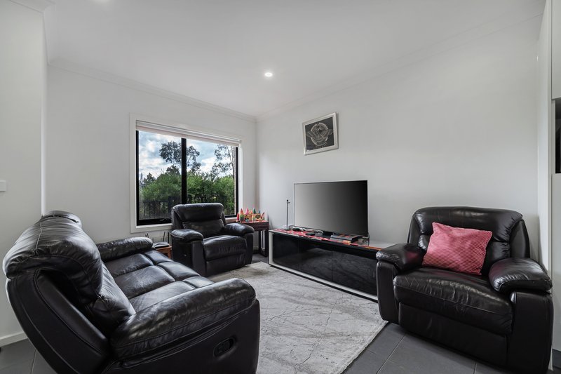 Photo - 17 Clendon Way, Craigieburn VIC 3064 - Image 3