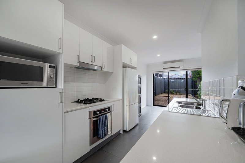 Photo - 17 Clendon Way, Craigieburn VIC 3064 - Image 5