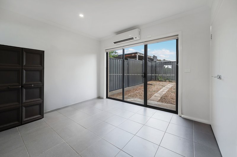 Photo - 17 Clendon Way, Craigieburn VIC 3064 - Image 7