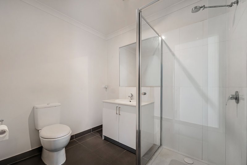 Photo - 17 Clendon Way, Craigieburn VIC 3064 - Image 11