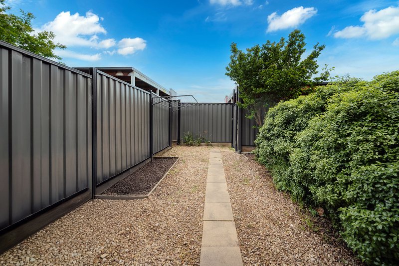 Photo - 17 Clendon Way, Craigieburn VIC 3064 - Image 12