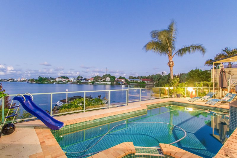 17 Clipper Boulevard, Clear Island Waters QLD 4226