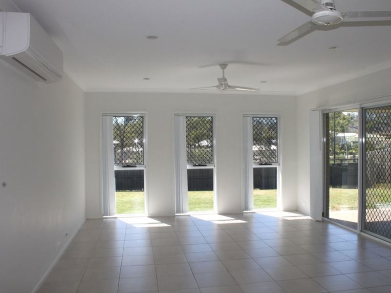 Photo - 17 Clover Crescent, Boyne Island QLD 4680 - Image 5