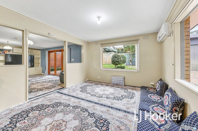 Photo - 17 Cloverset Avenue, Narre Warren VIC 3805 - Image 3