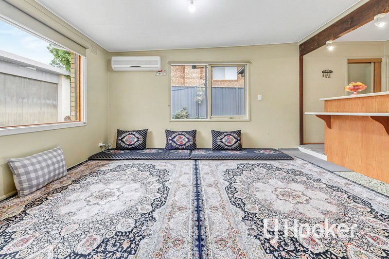 Photo - 17 Cloverset Avenue, Narre Warren VIC 3805 - Image 4