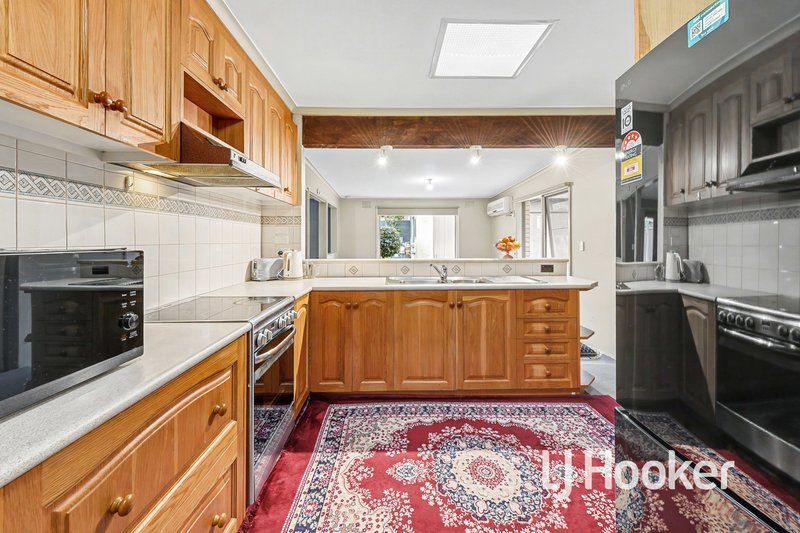 Photo - 17 Cloverset Avenue, Narre Warren VIC 3805 - Image 6