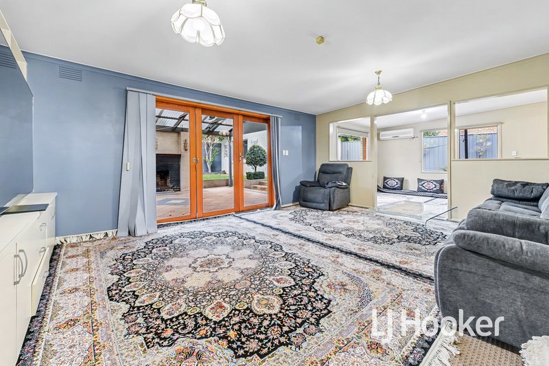 Photo - 17 Cloverset Avenue, Narre Warren VIC 3805 - Image 8