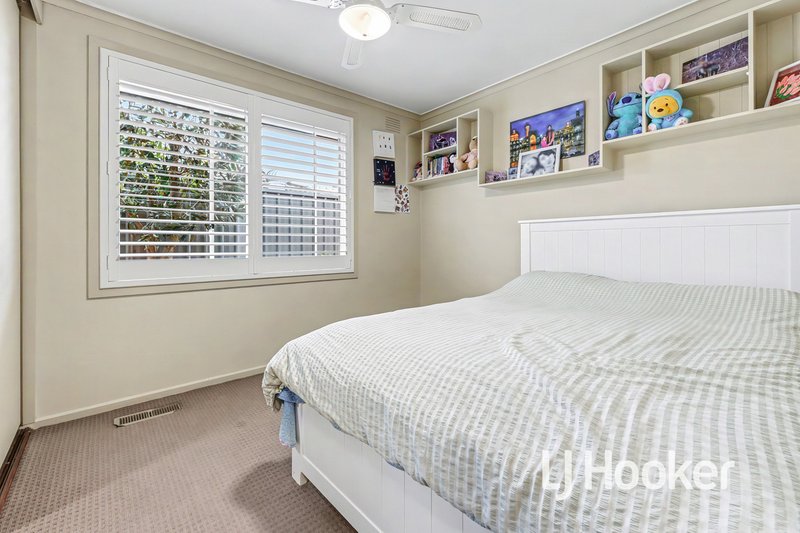 Photo - 17 Cloverset Avenue, Narre Warren VIC 3805 - Image 12