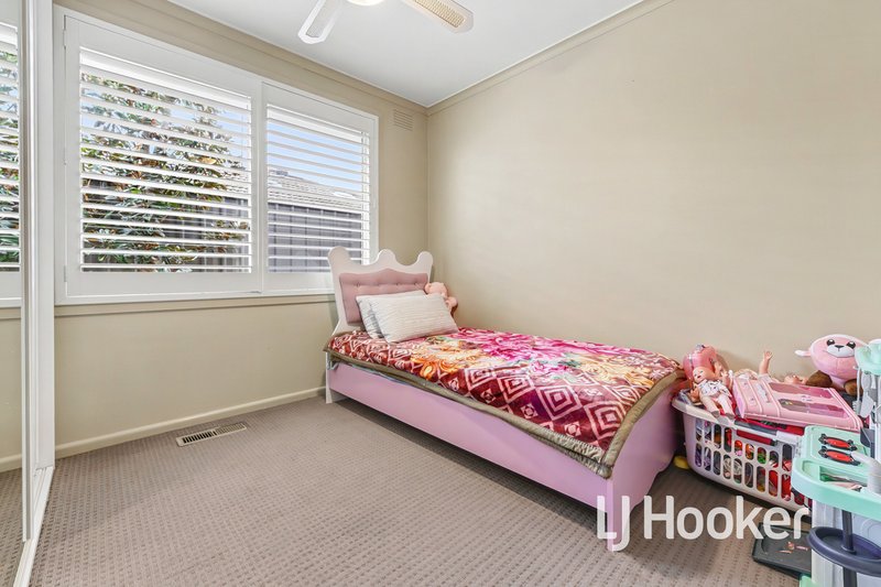 Photo - 17 Cloverset Avenue, Narre Warren VIC 3805 - Image 13