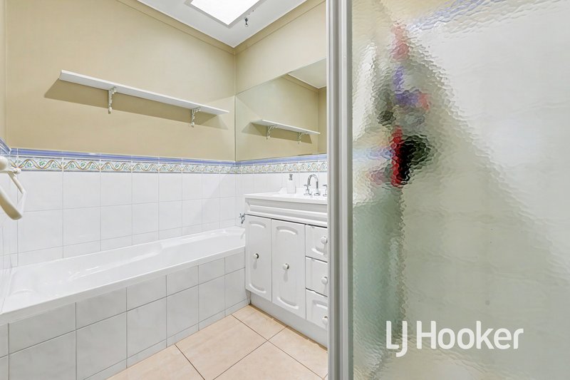 Photo - 17 Cloverset Avenue, Narre Warren VIC 3805 - Image 14