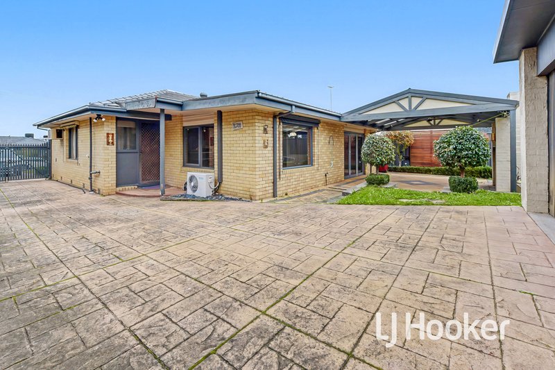 Photo - 17 Cloverset Avenue, Narre Warren VIC 3805 - Image 17