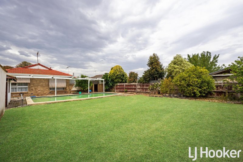 Photo - 17 Clowes Street, Melton South VIC 3338 - Image 3