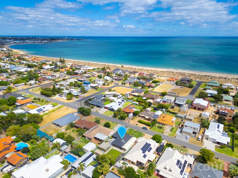 Photo - 17 Clytie Road, Silver Sands WA 6210 - Image 2