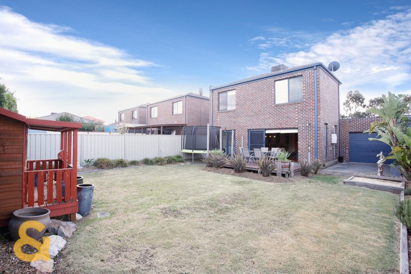 Photo - 17 Colchester Circuit, Roxburgh Park VIC 3064 - Image 10